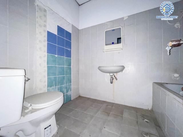 *****ทาวน์โฮมมือสองย่านนนทบุรี ม.ชุมชนวัดสำโรง บางกรวย-ไทรน้อย เนื้อที่กว้างขวางถึง 23.4 ตร.ว. ฟังก์ชัน 3 ห้องนอน 3 ห้องน้ำ 1 ที่จอดรถ บ้านทำเลดี เพียง 10 นาทีก็ถึงรถไฟฟ้าสายสีแดง "สถานีบางบำหรุ" ราคาถูดที่สุดในโครงการ! ห้ามพลาด!